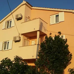 Oaza, Mulo Apartman